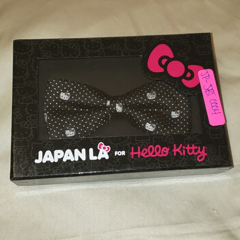 Hello Kitty 100%Silk Mens Bow Tie NIB